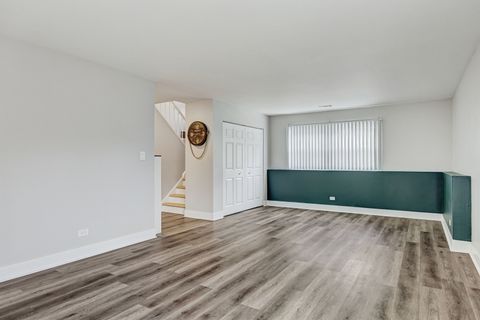 Tiny photo for 4721 Huntington Boulevard, Hoffman Estates, IL 60192 (MLS # 12631732)