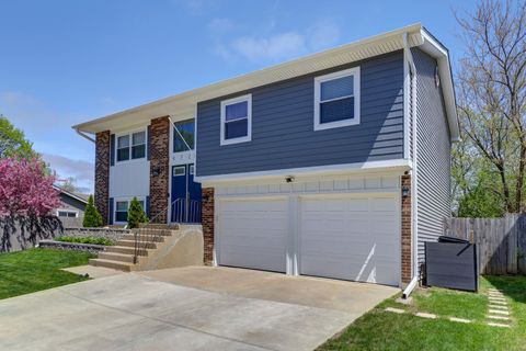 Tiny photo for 4721 Huntington Boulevard, Hoffman Estates, IL 60192 (MLS # 12631732)