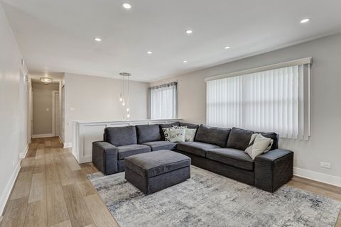Tiny photo for 4721 Huntington Boulevard, Hoffman Estates, IL 60192 (MLS # 12631732)