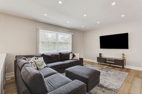 Tiny photo for 4721 Huntington Boulevard, Hoffman Estates, IL 60192 (MLS # 12631732)