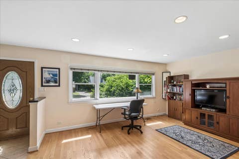 Tiny photo for 912 N Kaspar Avenue, Arlington Heights, IL 60004 (MLS # 12672668)