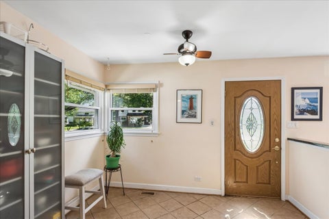 Tiny photo for 912 N Kaspar Avenue, Arlington Heights, IL 60004 (MLS # 12672668)