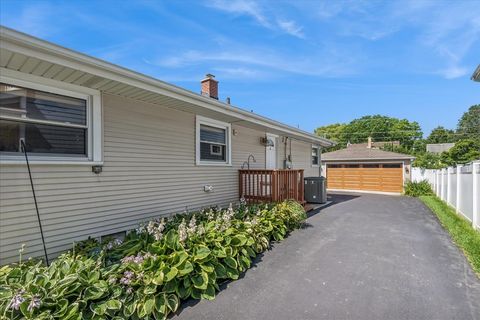 Tiny photo for 912 N Kaspar Avenue, Arlington Heights, IL 60004 (MLS # 12672668)