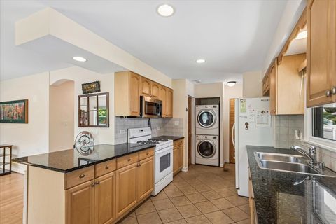 Tiny photo for 912 N Kaspar Avenue, Arlington Heights, IL 60004 (MLS # 12672668)