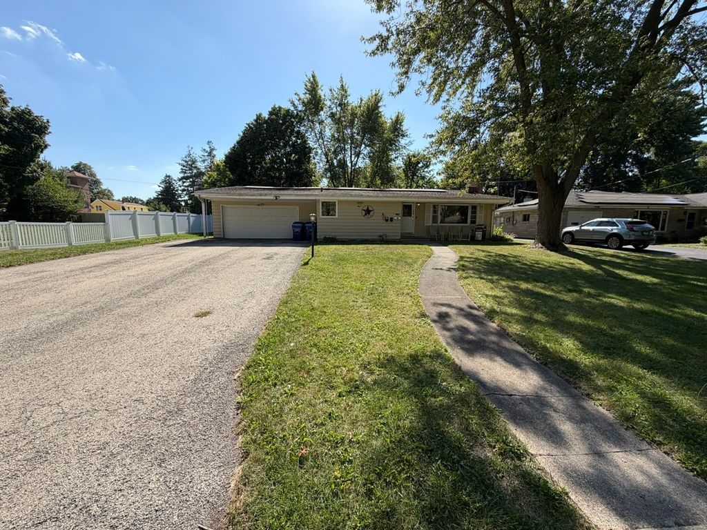 Photo for 628 High Terrace, DeKalb, IL 60115 (MLS # 12487441)