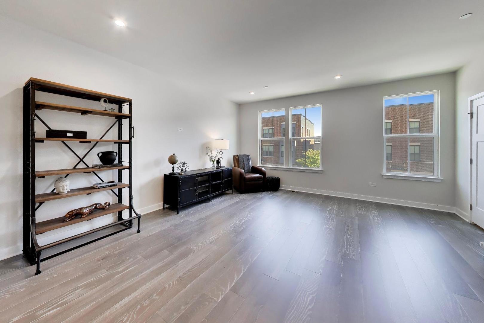 318 S Elm Street 318