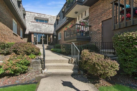 Photo of 2300 W Talcott Road #2B1, Park Ridge, IL 60068 (MLS # 12792794)