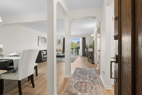 Tiny photo for 2300 W Talcott Road #2B1, Park Ridge, IL 60068 (MLS # 12792794)