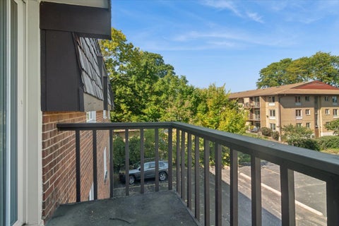 Tiny photo for 2300 W Talcott Road #2B1, Park Ridge, IL 60068 (MLS # 12792794)