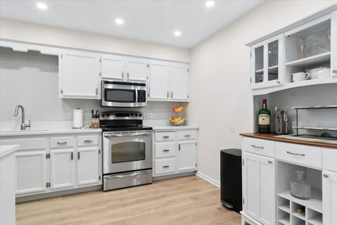 Tiny photo for 2300 W Talcott Road #2B1, Park Ridge, IL 60068 (MLS # 12792794)