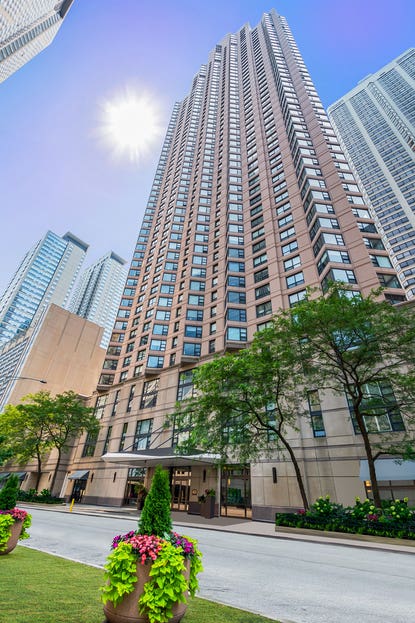 401 E Ontario St Apt 806 – Investment Home