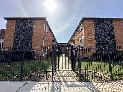 1727 W TOUHY Avenue 5 Chicago IL 60626