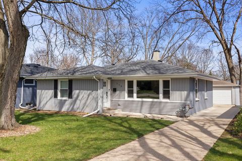 Photo of 115 N Pierce Avenue, Wheaton, IL 60187 (MLS # 12613825)
