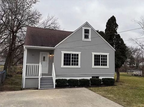 Single Family Residence in Round Lake Beach IL 125 Channel Drive.jpg