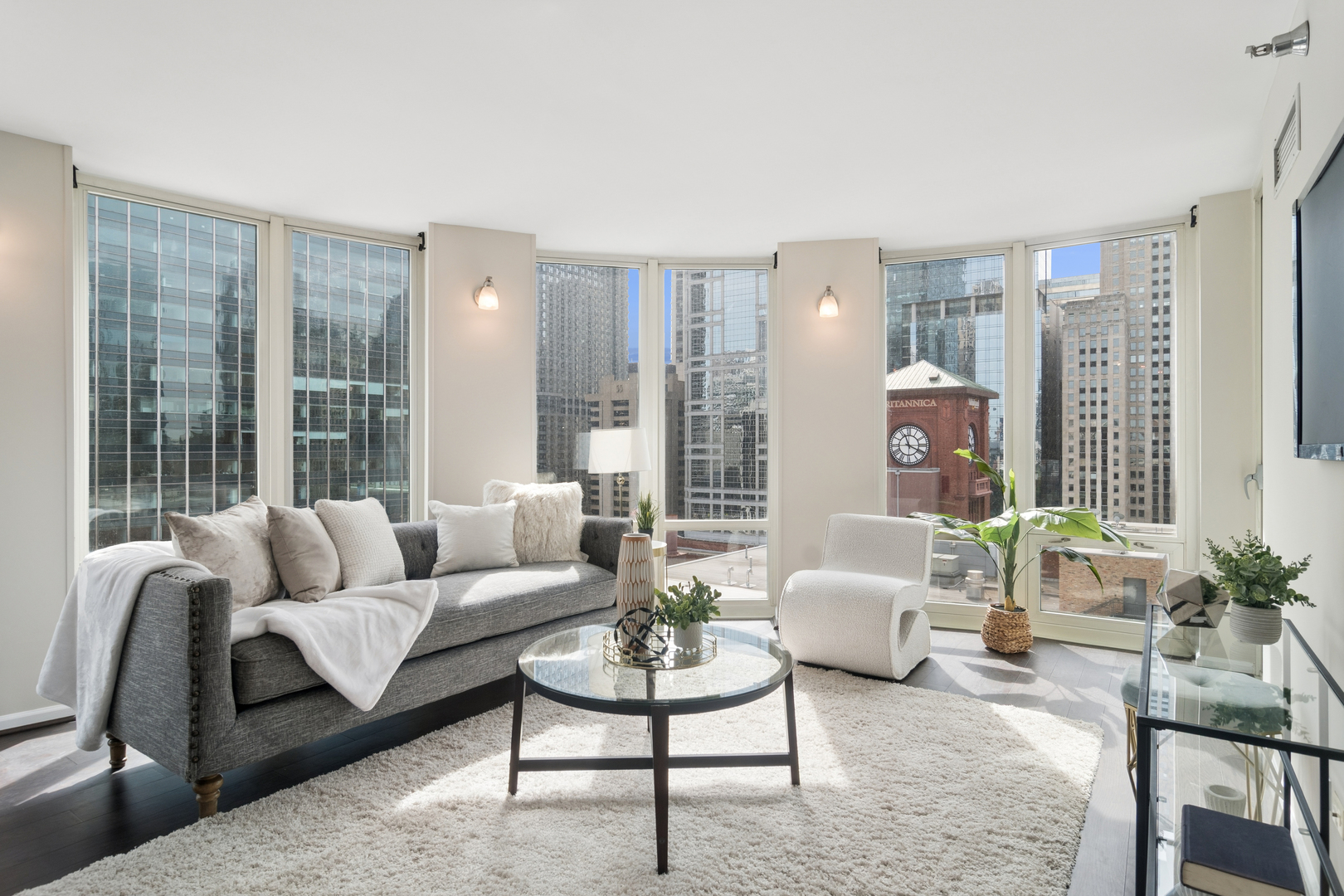 345 N La Salle Drive 1706