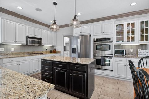 Tiny photo for 4017 Kathleen Way, Davenport, IA 52807 (MLS # 12616219)