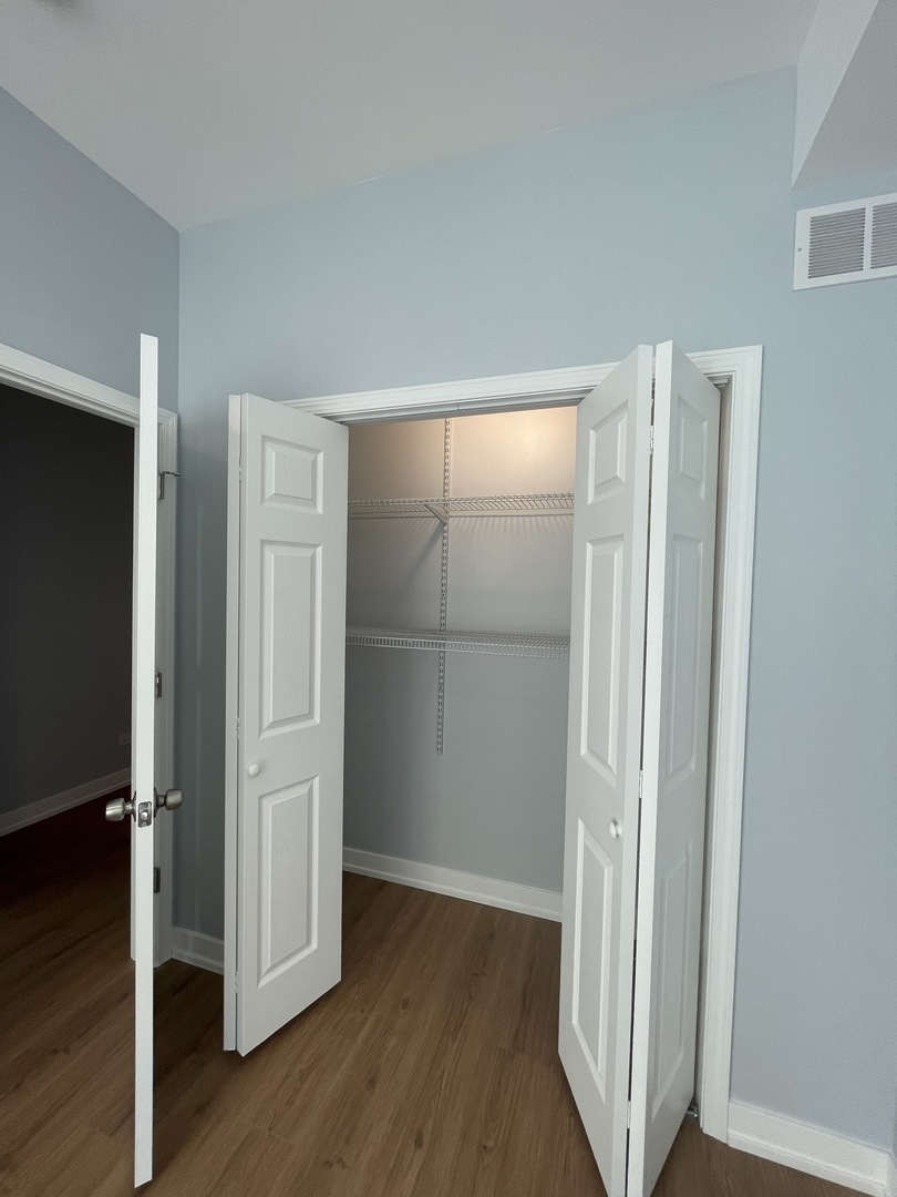 1024 W Ainslie Street 1