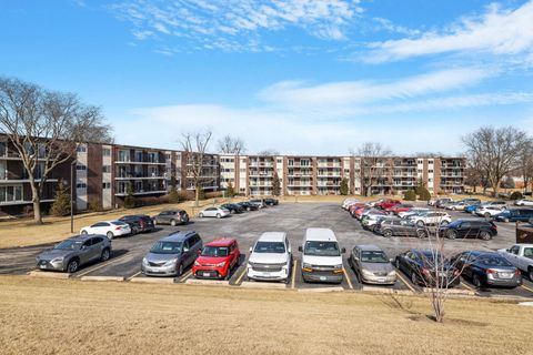 Tiny photo for 5540 Walnut Avenue #6B, Downers Grove, IL 60515 (MLS # 12514240)