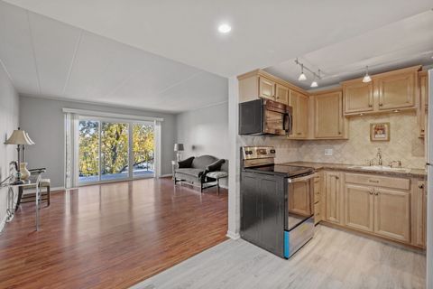 Tiny photo for 5540 Walnut Avenue #6B, Downers Grove, IL 60515 (MLS # 12514240)