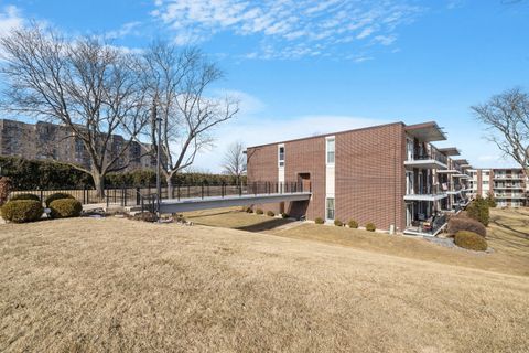 Tiny photo for 5540 Walnut Avenue #6B, Downers Grove, IL 60515 (MLS # 12514240)