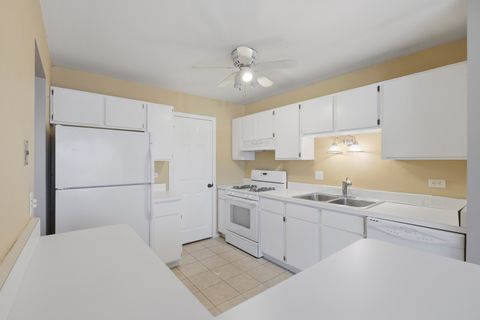 Tiny photo for 4980 Kimball Hill Drive #C2, Rolling Meadows, IL 60008 (MLS # 12557709)