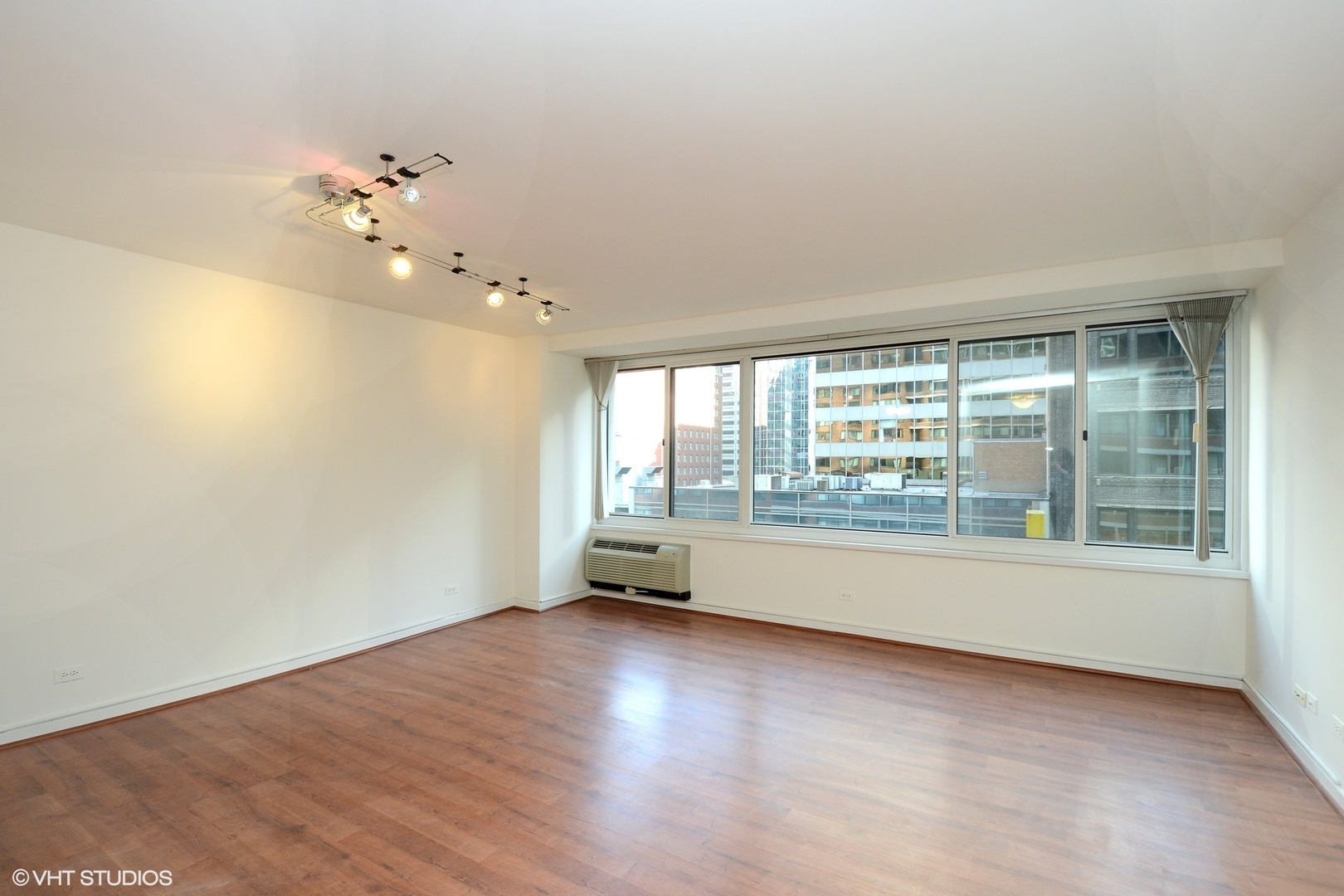 211 E Ohio Street 804