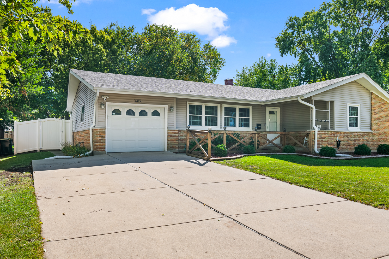 685 MAPLE Court