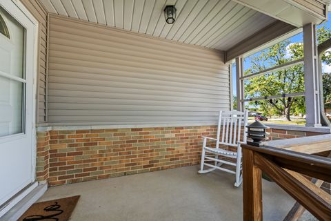 Tiny photo for 685 MAPLE Court, Elk Grove Village, IL 60007 (MLS # 12492088)
