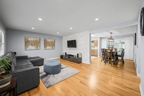 Tiny photo for 685 MAPLE Court, Elk Grove Village, IL 60007 (MLS # 12492088)