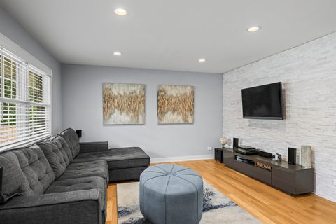 Tiny photo for 685 MAPLE Court, Elk Grove Village, IL 60007 (MLS # 12492088)