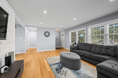 Tiny photo for 685 MAPLE Court, Elk Grove Village, IL 60007 (MLS # 12492088)