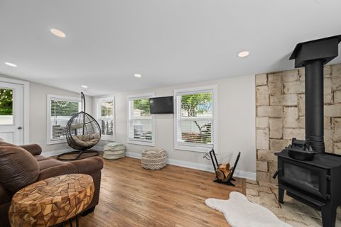 Tiny photo for 685 MAPLE Court, Elk Grove Village, IL 60007 (MLS # 12492088)