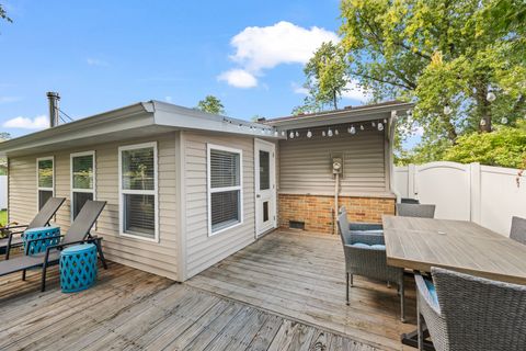 Tiny photo for 685 MAPLE Court, Elk Grove Village, IL 60007 (MLS # 12492088)