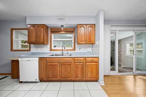 Tiny photo for 685 MAPLE Court, Elk Grove Village, IL 60007 (MLS # 12492088)