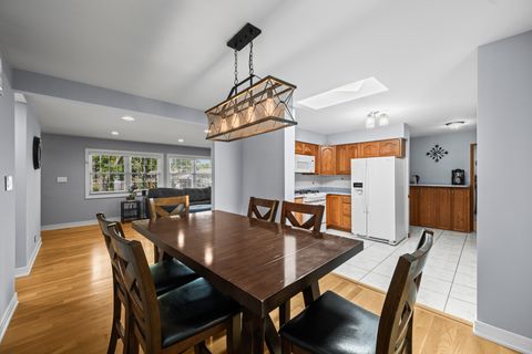 Tiny photo for 685 MAPLE Court, Elk Grove Village, IL 60007 (MLS # 12492088)