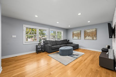 Tiny photo for 685 MAPLE Court, Elk Grove Village, IL 60007 (MLS # 12492088)