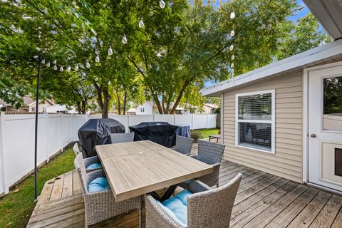 Tiny photo for 685 MAPLE Court, Elk Grove Village, IL 60007 (MLS # 12492088)