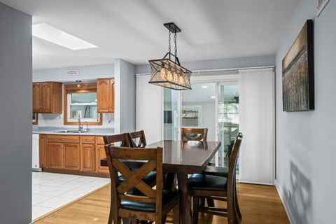 Tiny photo for 685 MAPLE Court, Elk Grove Village, IL 60007 (MLS # 12492088)