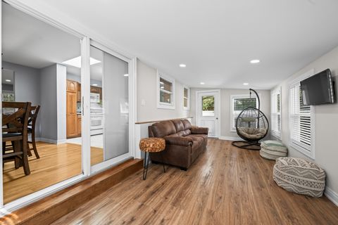 Tiny photo for 685 MAPLE Court, Elk Grove Village, IL 60007 (MLS # 12492088)