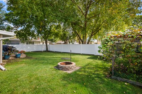 Tiny photo for 685 MAPLE Court, Elk Grove Village, IL 60007 (MLS # 12492088)