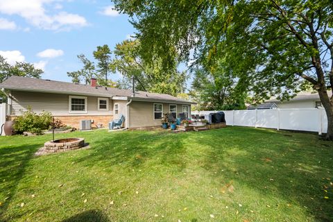 Tiny photo for 685 MAPLE Court, Elk Grove Village, IL 60007 (MLS # 12492088)