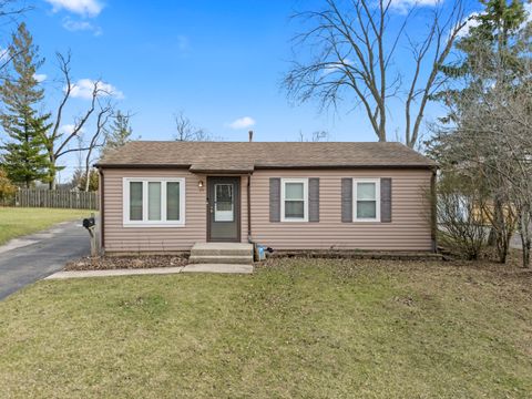 Photo of 25 Mccabe Drive, Streamwood, IL 60107 (MLS # 12604497)