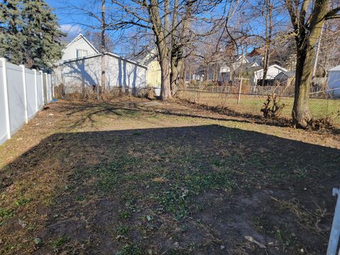 Tiny photo for 406 E Oakland Avenue, Bloomington, IL 61701 (MLS # 12524898)