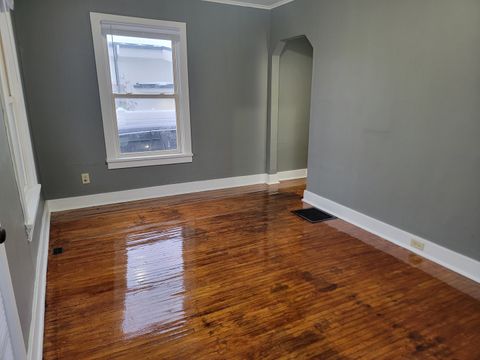 Tiny photo for 406 E Oakland Avenue, Bloomington, IL 61701 (MLS # 12524898)