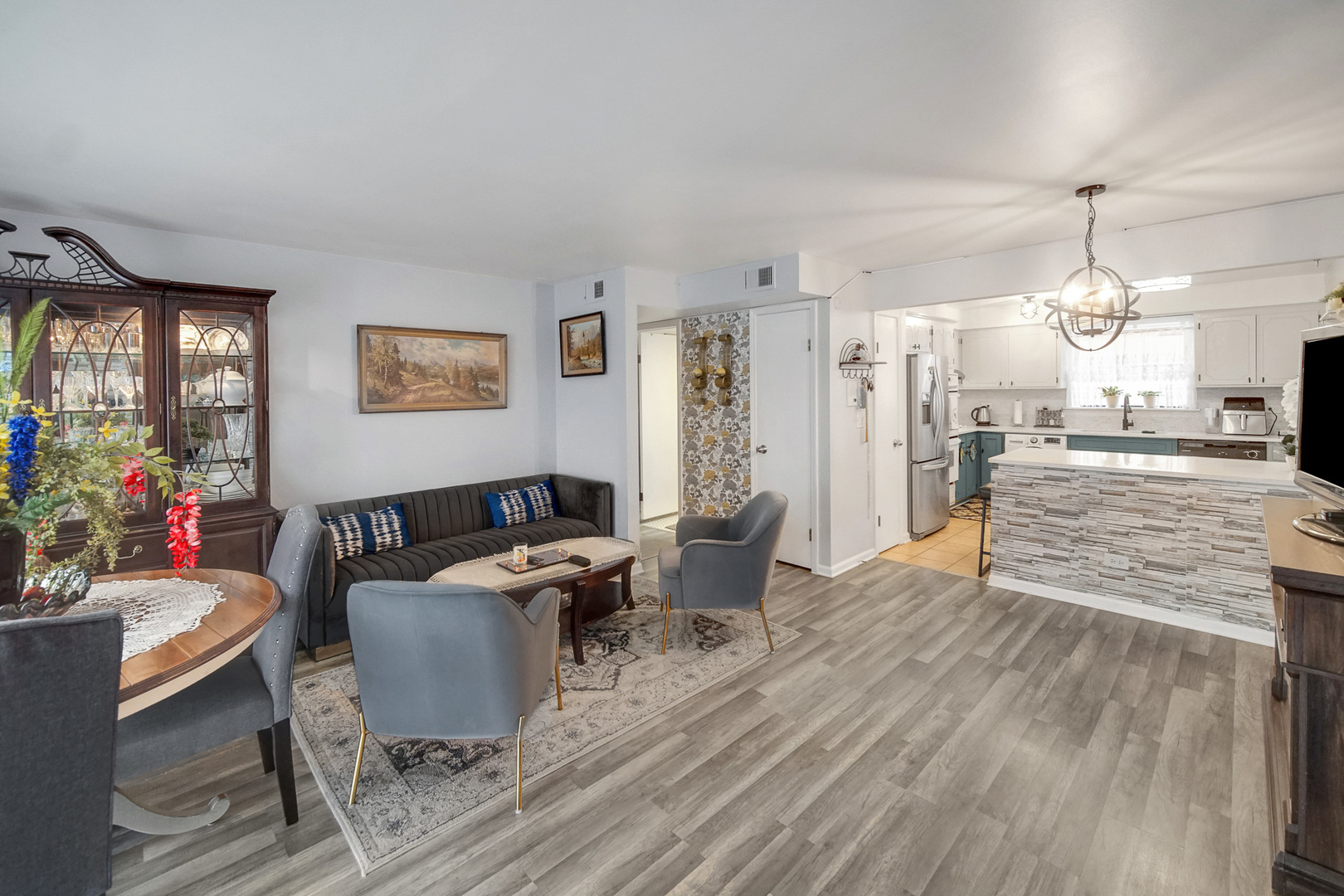 5328 W Windsor Avenue 1H