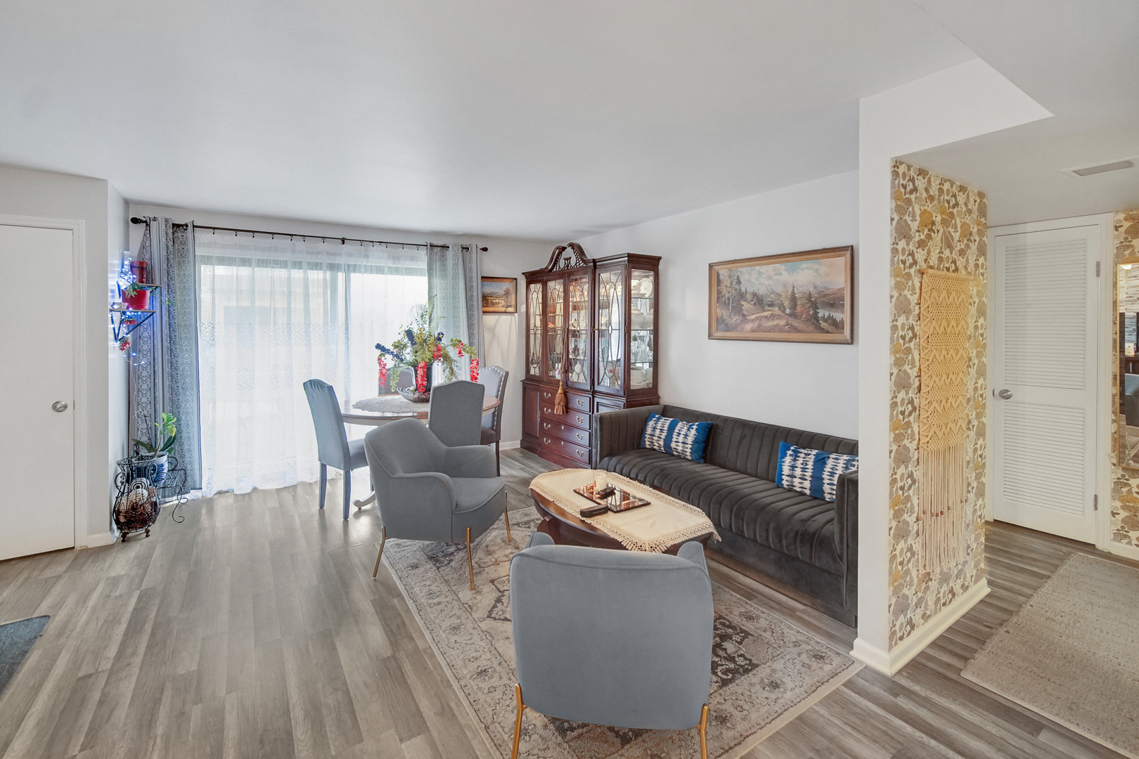 5328 W Windsor Avenue 1H
