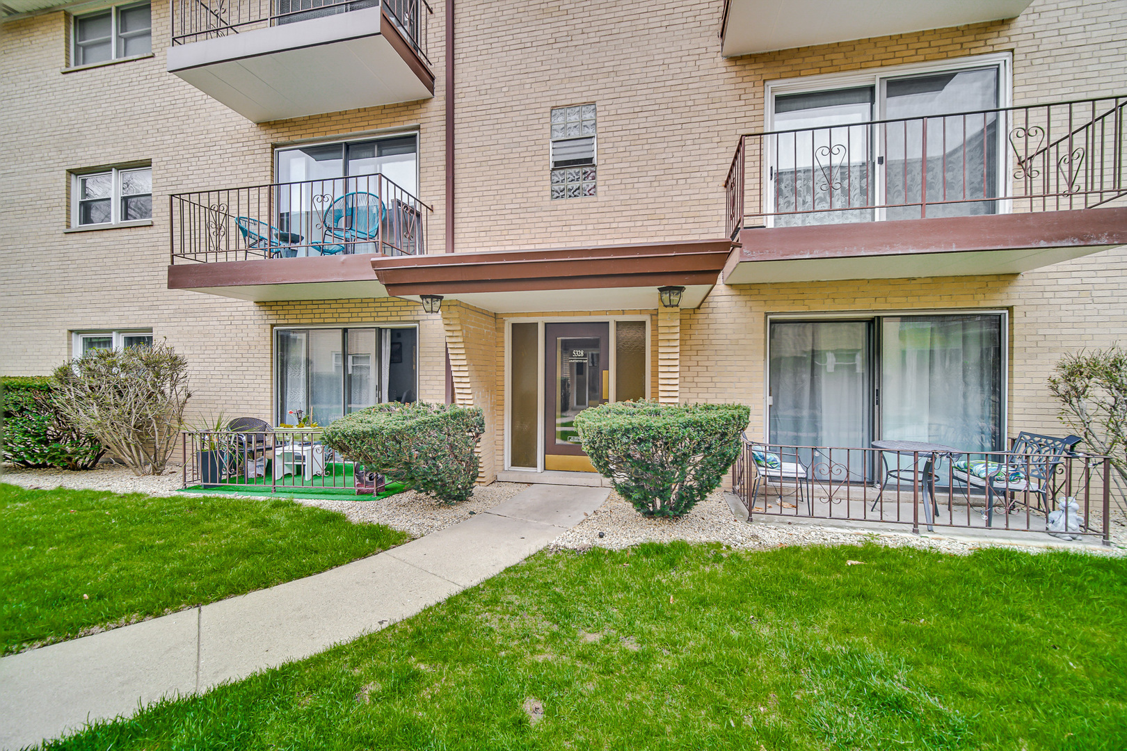 5328 W Windsor Avenue 1H