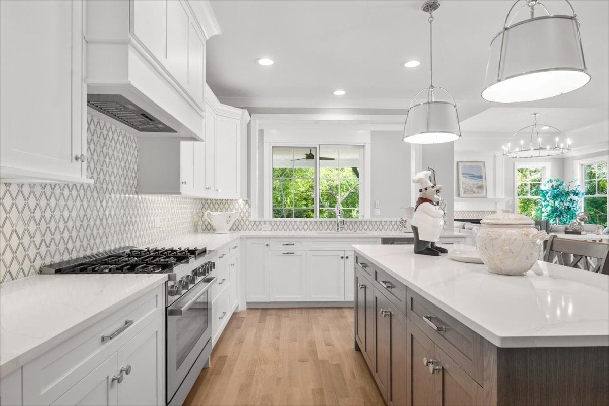6210 Clarendon Hills (Lot 2) Road
