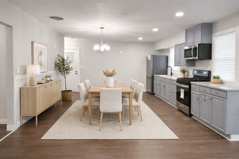 Tiny photo for 215 N Ohio Street, Aurora, IL 60505 (MLS # 12619287)