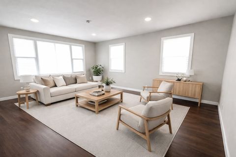 Tiny photo for 215 N Ohio Street, Aurora, IL 60505 (MLS # 12619287)